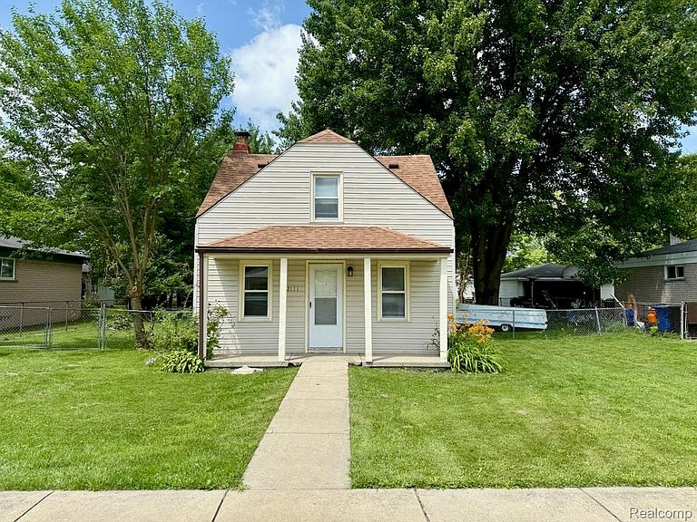 12111 Leverne Avenue, Redford